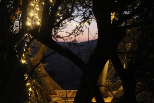 Alrededores, Hobbit village in Dana