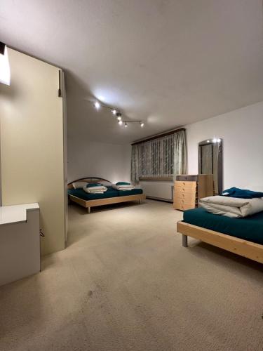 3 twin beds
