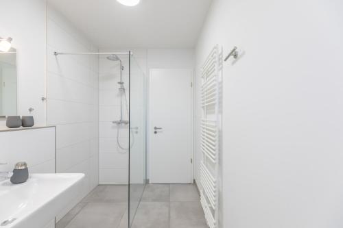 Penthouse Tine - image 3