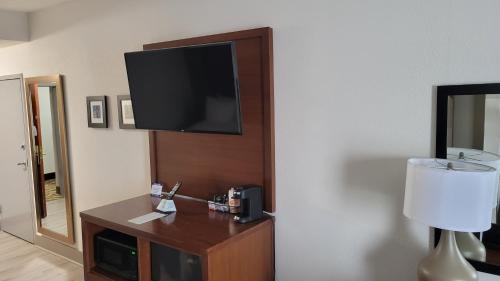 Comfort Suites Cumming - image 10