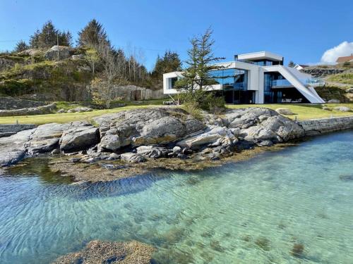 B&B Lokøy - Unique villa by The Norwegian Coast. Private spa - Bed and Breakfast Lokøy