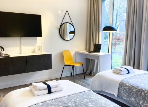 2 twin beds