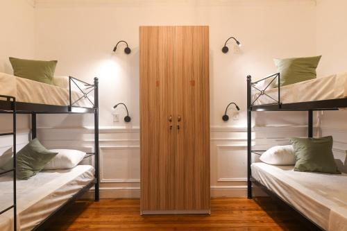 1 bunk bed