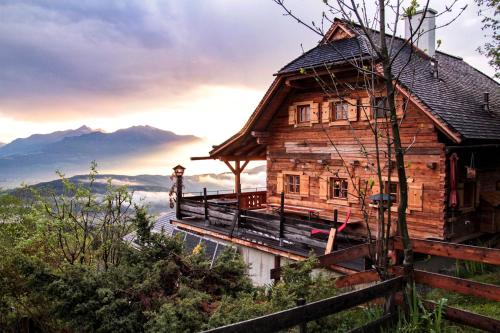 Die Mirnockhütte in Ferndorf, Österreich
