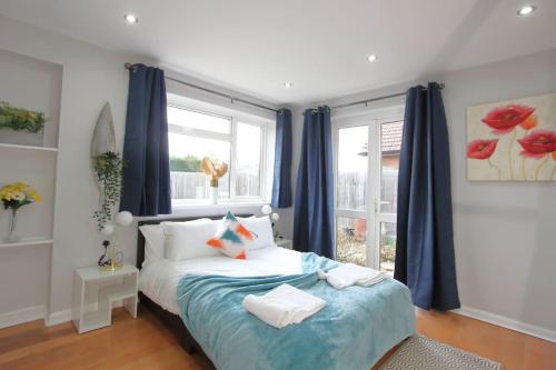 Stunning 3 Bedroom 2 Bathroom Bungalow by CozyNest gîte à louer Arborfield