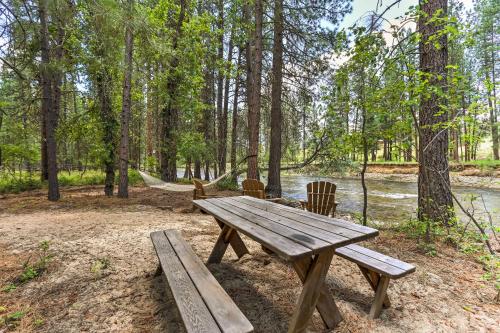 Riverside Winthrop Chalet with Hot Tub and 2 Decks!