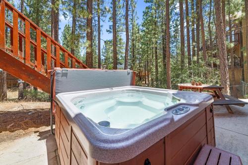 JUNIPER CHALET - Close to Lake and Slopes in Big Bear Lake, USA