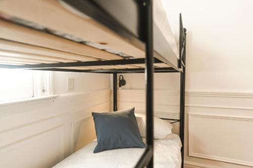 1 bunk bed