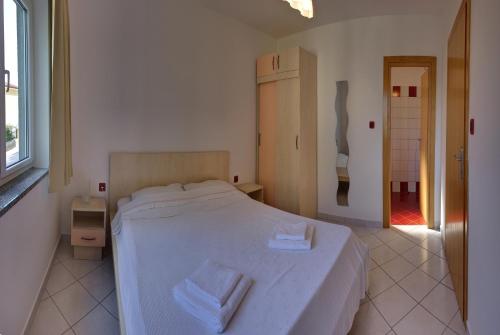 Vis a Vis Apartments - image 4