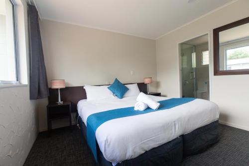 One-Bedroom Apartment image 7