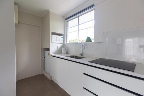 One-Bedroom Apartment image 4