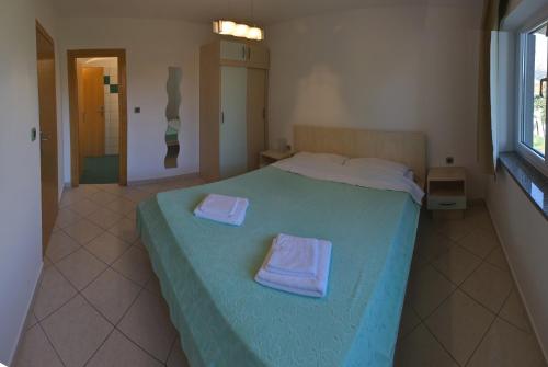 Vis a Vis Apartments - image 14