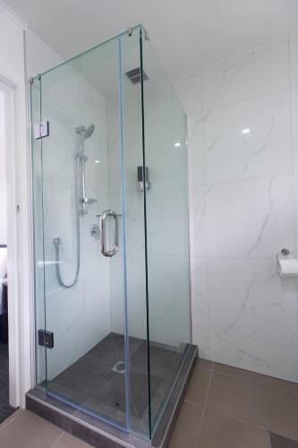 One-Bedroom Apartment image 3