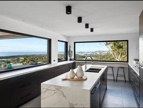 Luxe Terrigal beach Ocean View with Infinity pool