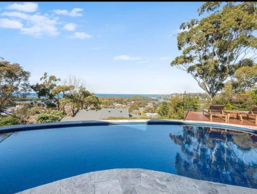 Luxe Terrigal beach Ocean View with Infinity pool in Wamberal