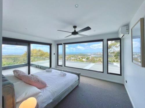 Luxe Terrigal beach Ocean View with Infinity pool in Wamberal