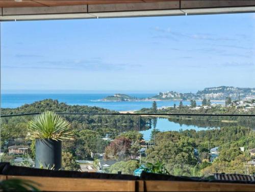 Luxe Terrigal beach Ocean View with Infinity pool in Wamberal