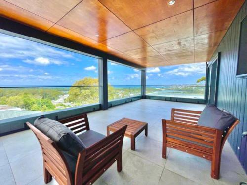 Luxe Terrigal beach Ocean View with Infinity pool in Wamberal