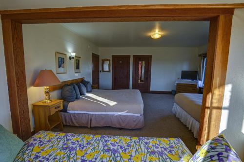 Captains Quarters Luxury Suite for Two, Breakfast Included