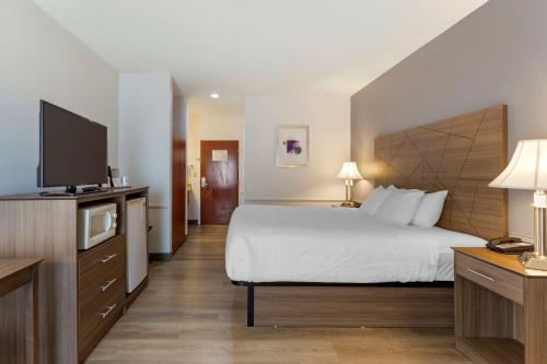 Best Western Plus South Hill Inn - image 2