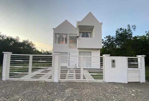 Casa Vacacional Bella Vista, Nariño Cundinamarca, con piscina, a 20 kilómetros de Girardot