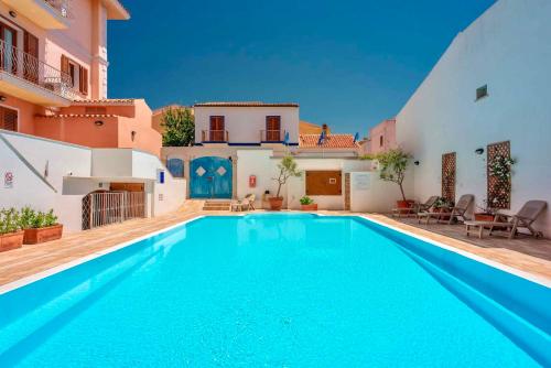 House and Apts in Santa Teresa di Gallura 43454