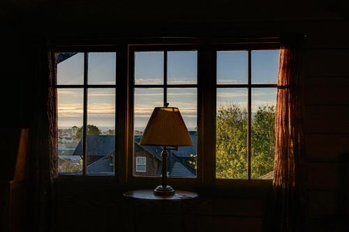 The Captains Quarters - 주변 환경