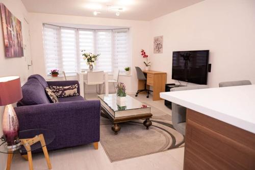 Panorama House, Delightful 2-Bedroom Flat 1, Oxford - Apartment - Kidlington