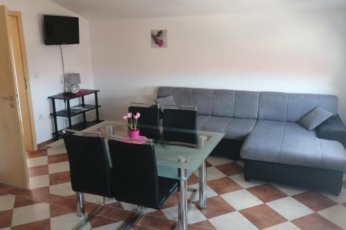 Two-Bedroom Apartment with Balcony room in Apartments with parking space Vir - 20183