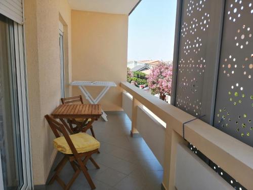 Two-Bedroom Apartment with Balcony and Sea View image 2