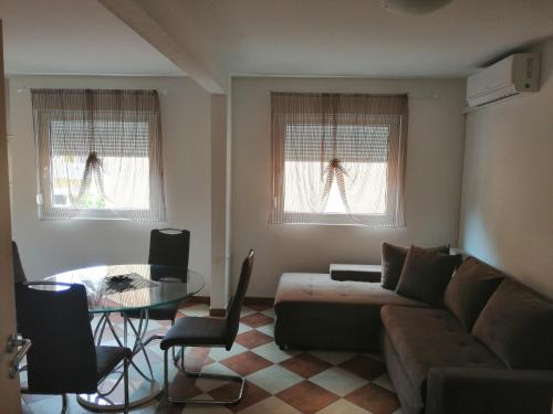 Apartments with parking space Vir - 20183 - image 4