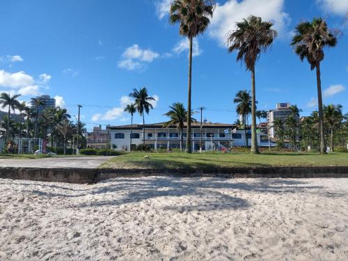 Apt Guaruja Enseada lado praia FAN 1 dorm Tv Netflix Wi-Fi Ar ate 5 pessoas near Barracao Do Alemao