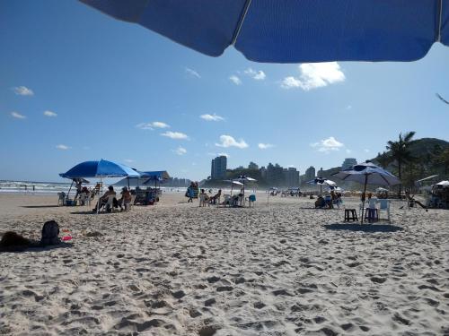 Apt Guaruja Enseada lado praia FAN 1 dorm Tv Netflix Wi-Fi Ar ate 5 pessoas near Barracao Do Alemao