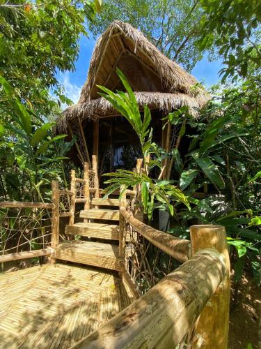 Inigtan Lio Bamboo Cottages