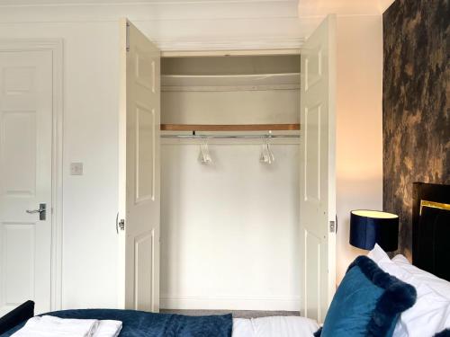 Last-Minute Offers l Exclusive Deals on 2 Double Bedrooms - Weekly & Monthly Stay - Sleeps 6 lHofin Stays Short Lets & Serviced Accommodation, Londýn (fotografie 10)