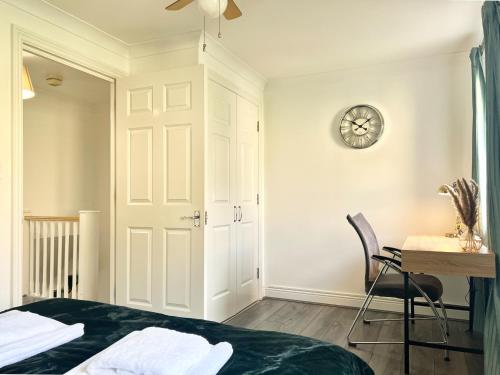 Last-Minute Offers l Exclusive Deals on 2 Double Bedrooms - Weekly & Monthly Stay - Sleeps 6 lHofin Stays Short Lets & Serviced Accommodation, Londýn (fotografie 8)