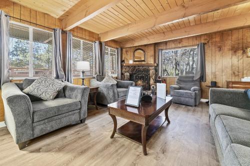 The Wolf Den - main image