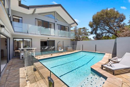 . Absolute Beachfront - Luxury Accommodation in Rosebud