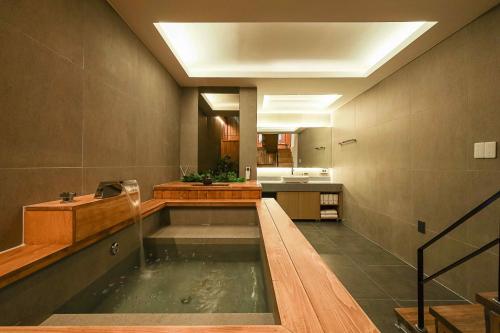 Luxury hanok with private bathtub - SN09