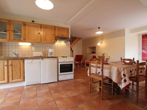 Gîte Vergezac, 3 pièces, 4 personnes - FR-1-582-48 (Maison de charme en pierres - Proche Puy-en-Velay, ideal familles, randos & confort moderne - FR-1-5) in Mende