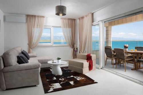 One-Bedroom Apartment with Sea View