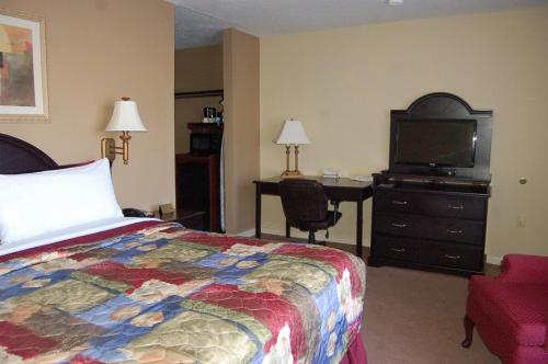 Golden Manor Inn & Suites