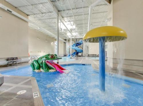 Mountain View Retreat w/Pool & Hot Tub|Patio|BBQ 3