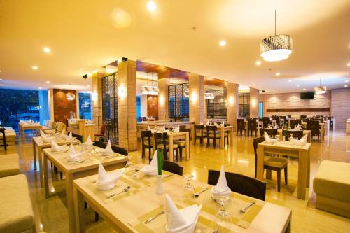Restaurant, Lombok Raya Hotel in Lombok