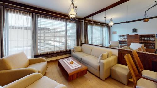 Apartment with Lake View