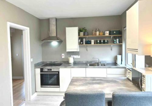 Donegal Beach Cottage with Sea Views & Internet TV, sleeps six in Lettermacaward