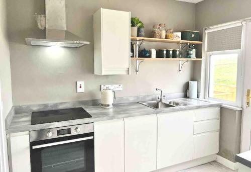 Donegal Beach Cottage with Sea Views & Internet TV, sleeps six in Lettermacaward