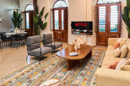 AmazINN Places private Splash Pool and relaxing Sound of Sea