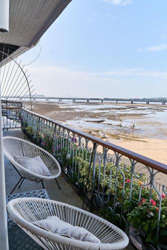 AmazINN Places private Splash Pool and relaxing Sound of Sea