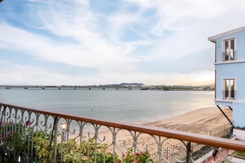 AmazINN Places private Splash Pool and relaxing Sound of Sea